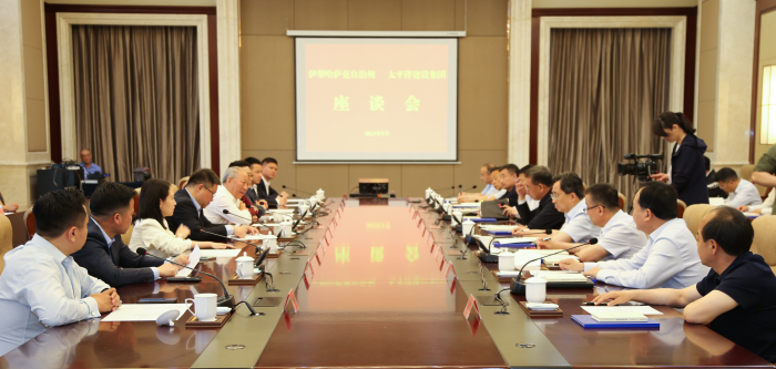 同新疆伊犁州党委书记杨秀理会谈1.png